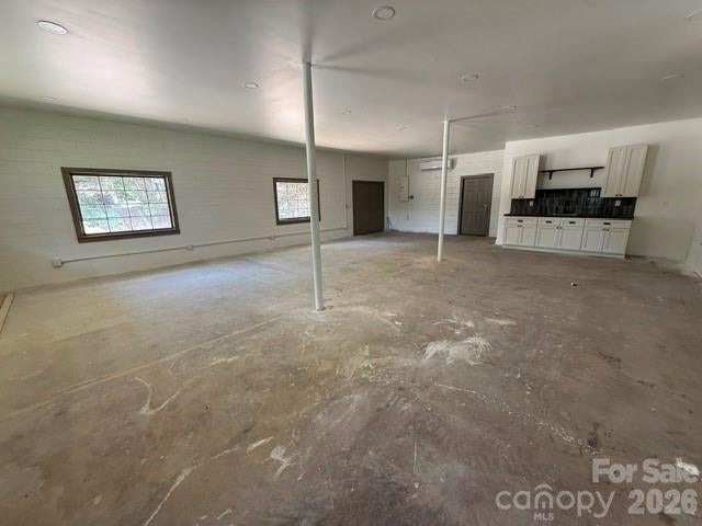 1295 N Main Avenue