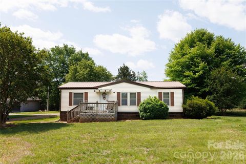 Photo of 318 Tuckers Grove Road, Statesville, NC 28625 (MLS # 4377741)