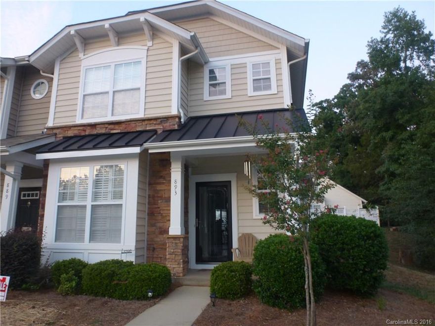 Lovely 3 bed, 2.5 bath end unit in highly sought after Ridge Pointe subdivision. This unit is situated at the end of the cul-de-sac and offers privacy and quiet. Seller has made several upgrades: glass tile back splash, porcelain tile floors in kit,  foyer/hallway & powder room, ceiling fans through out. New range/dishwasher/microwave.
Relax on the privately fenced and paved patio, plus raised garden and container garden. 
Refrigerator, washer and dryer do not convey.
Seller needs quick close