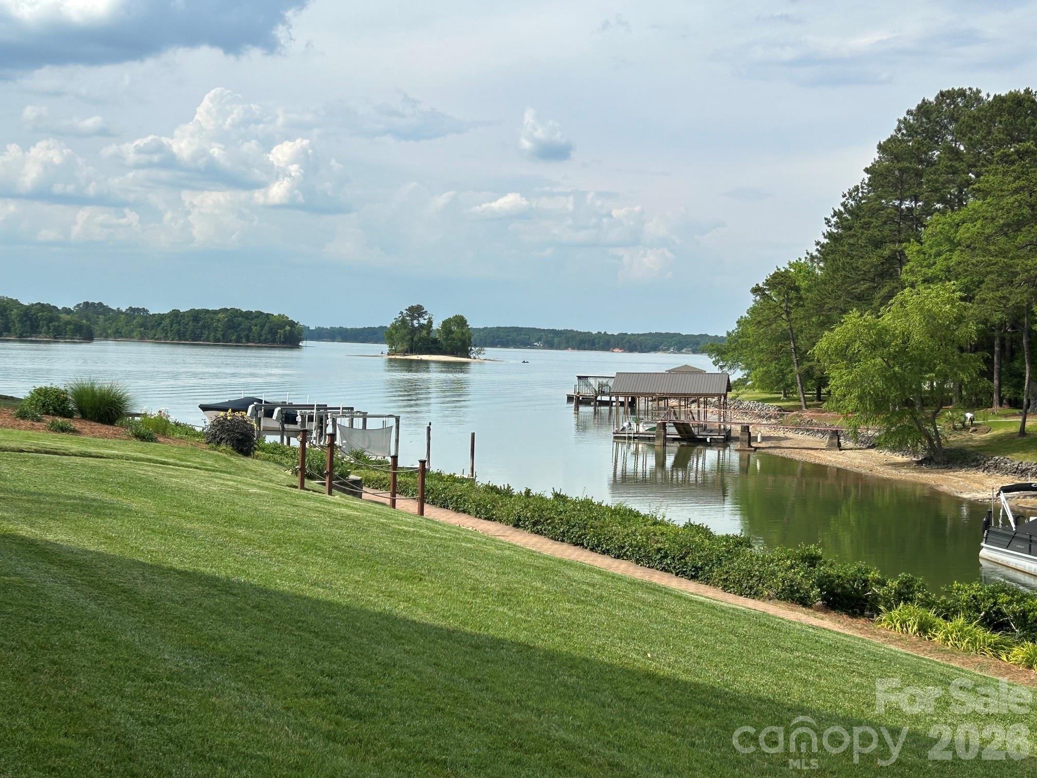 913 Lake Club Drive