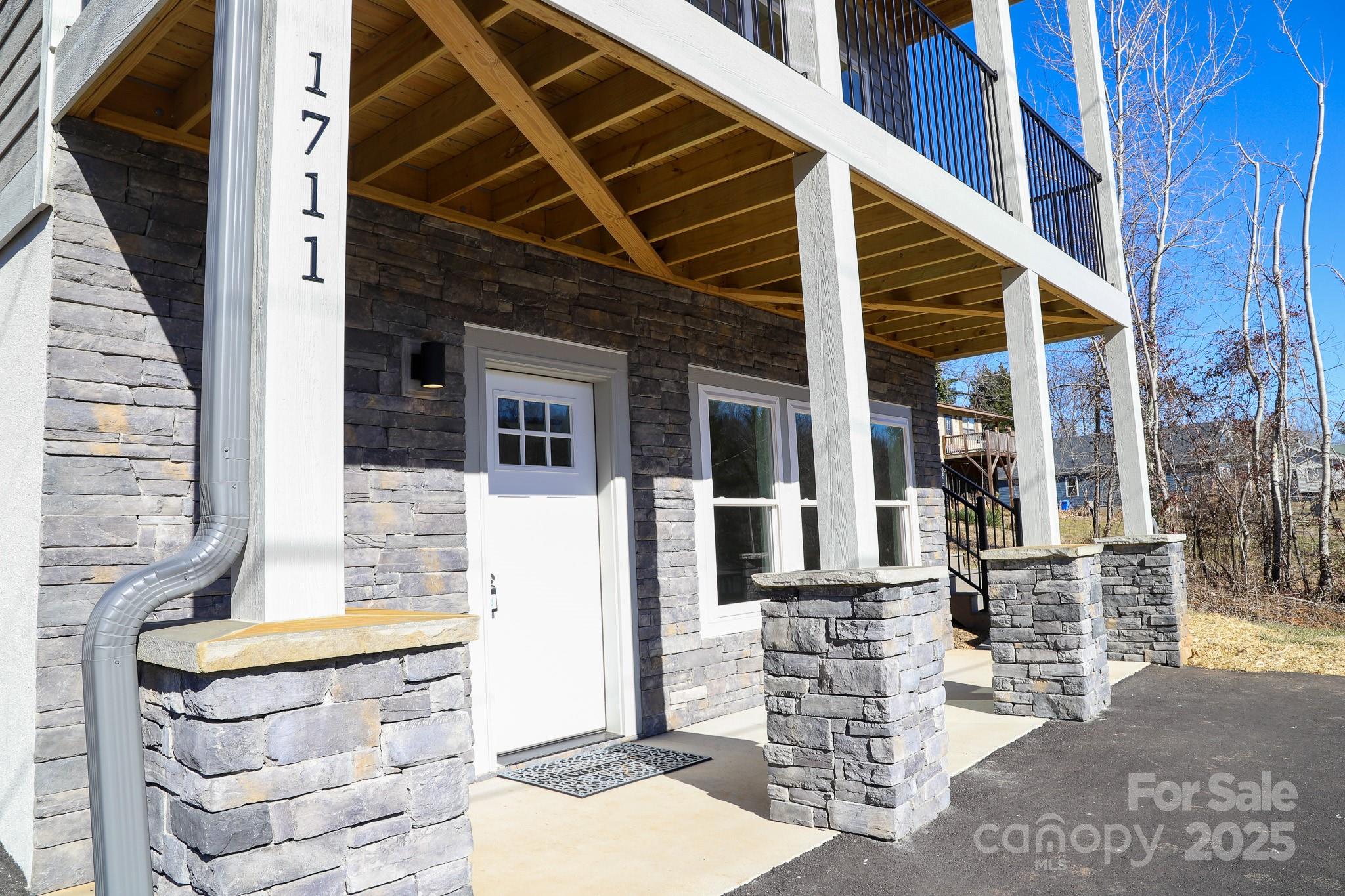 1711 Old Haywood Road