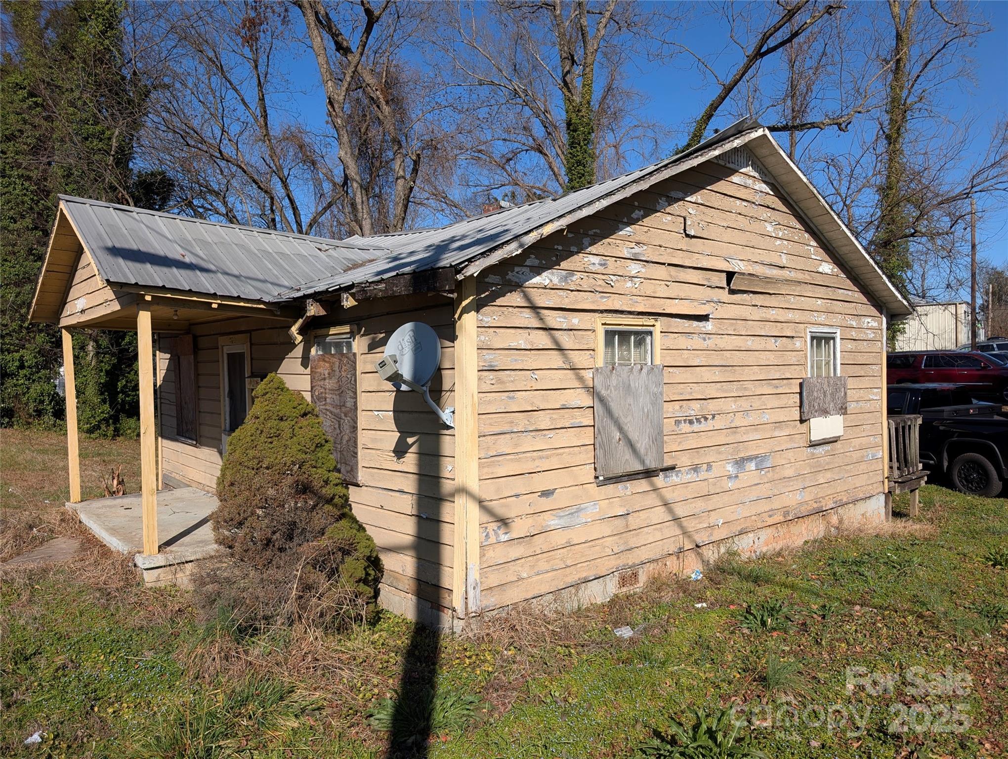 310 W Floyd Baker Boulevard