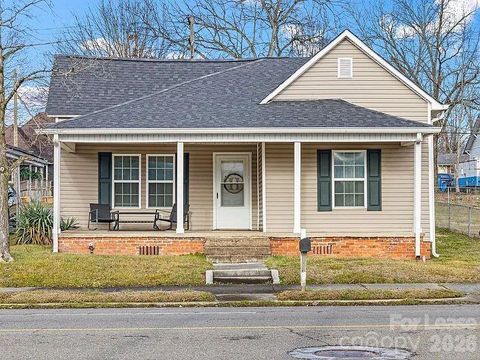 Photo of 321 Tennessee Avenue, Etowah, TN 37331 (MLS # 4395971)