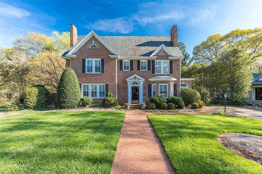 The ideal blend of modern convenience and historic charm! With it's prime location, nestled in the heart of Belmont's historic district, you'll enjoy all of the amenities this vibrant community has to offer, including shopping, dining, entertainment, and more! Golf Cart Friendly community!