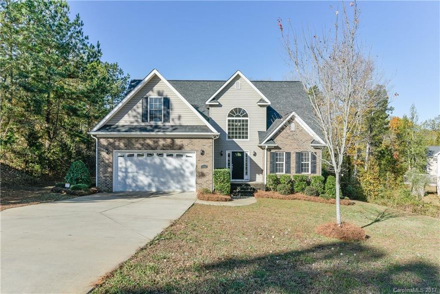 Fantastic home in Shiloh Commons.  Beautiful granite kitchen with stainless appliances.  Two story great room with vaulted ceiling and catwalk separating the rooms.  Den in the front of the home could also be a formal dining.  Relax on the deck out back or enjoy the large lot for entertaining or play.  Move in ready condition - see it now before its gone!