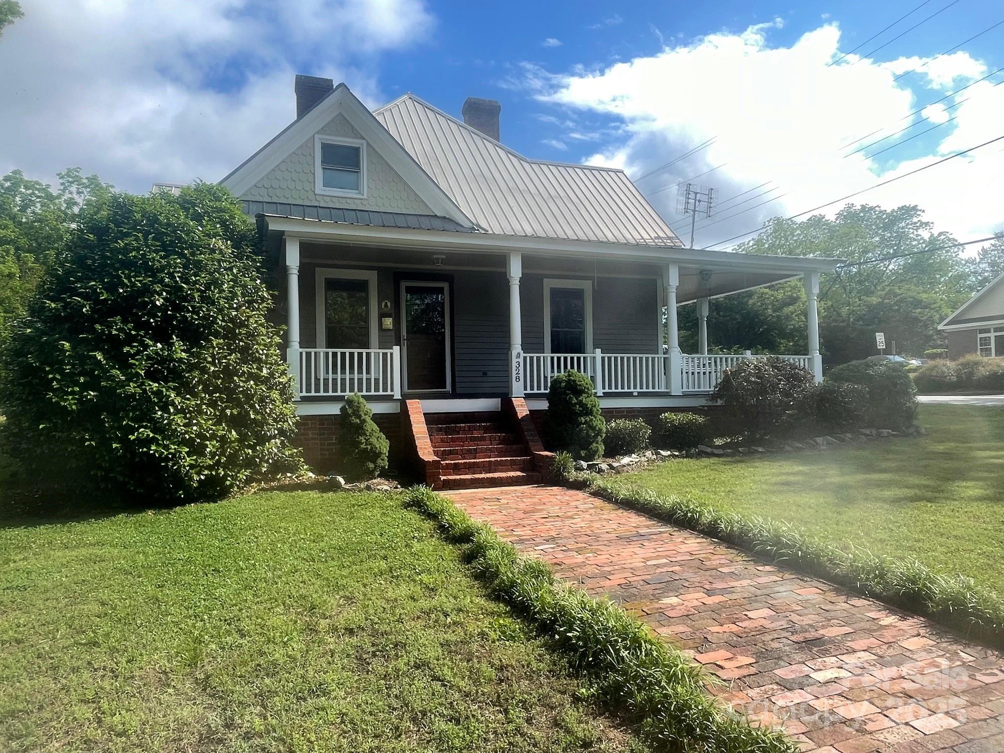 328 E Center Avenue