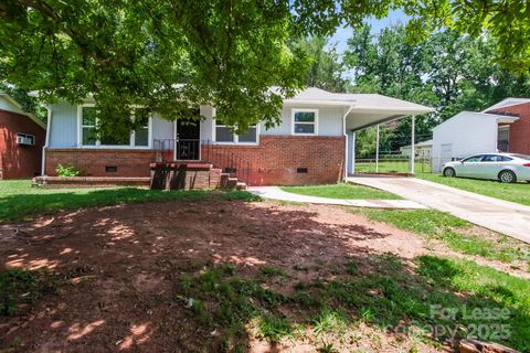 Photo of 815 Wilbrown Circle, Charlotte, NC 28217 (MLS # 4331943)