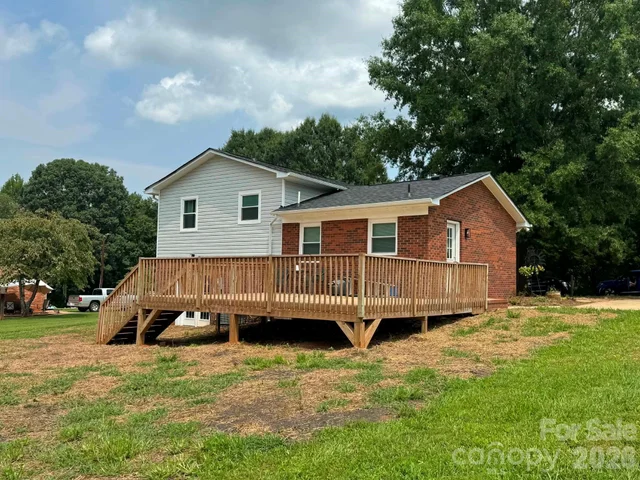 115 Robert Drive, photo 5 of 28