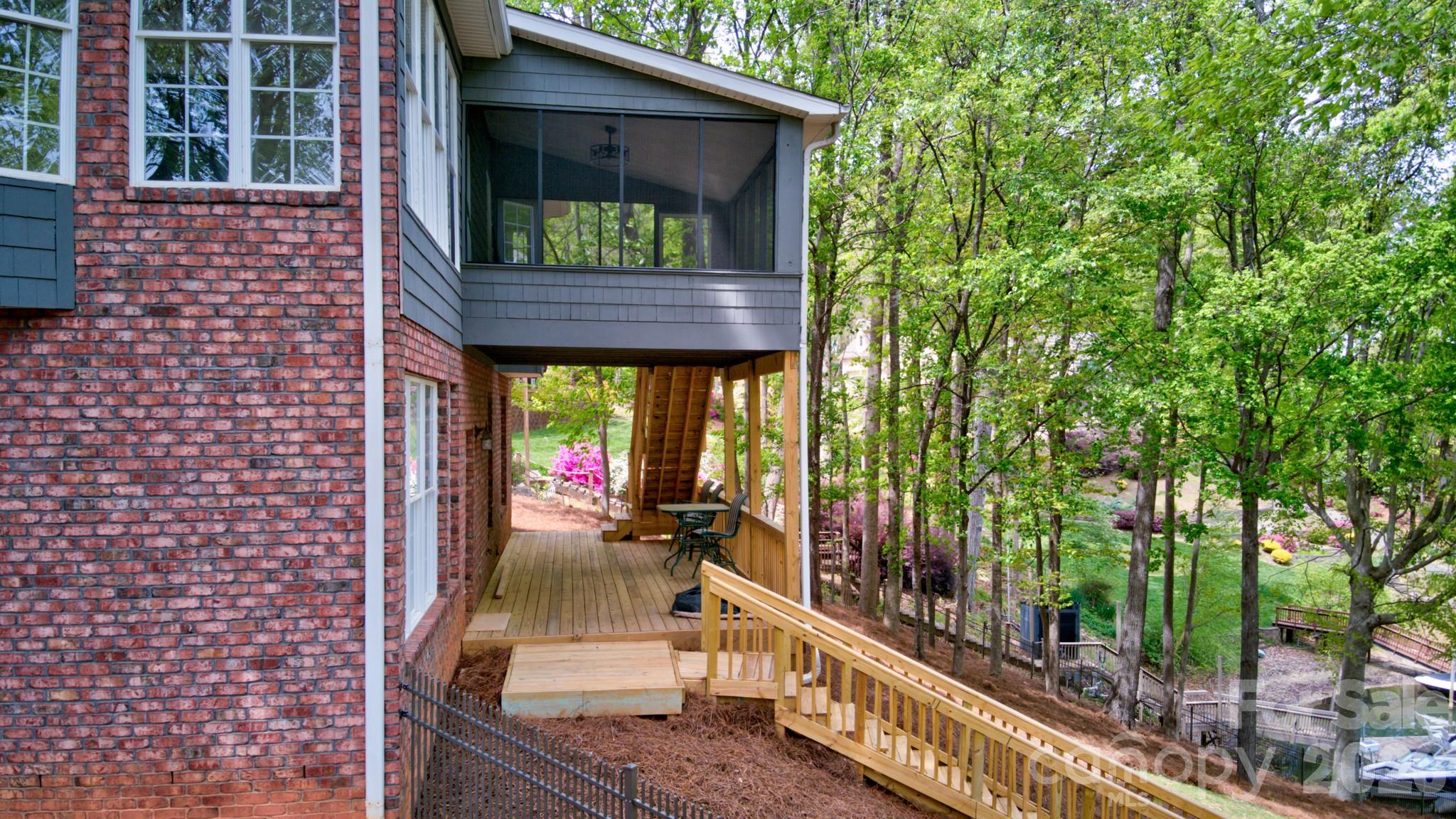 Pinnacle Shores - Residential