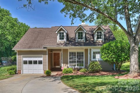 Photo of 821 Mill Run Drive, Charlotte, NC 28209 (MLS # 4377087)