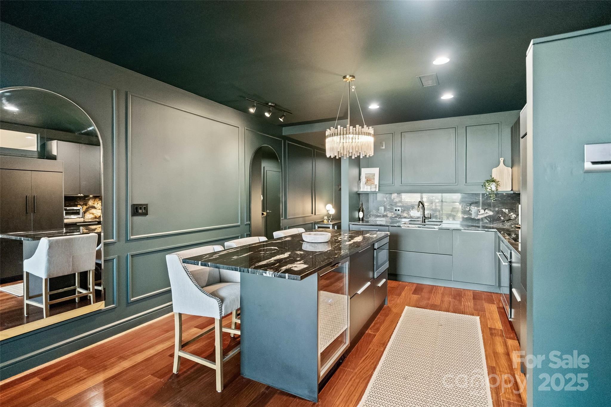 333 W Trade Street 1301