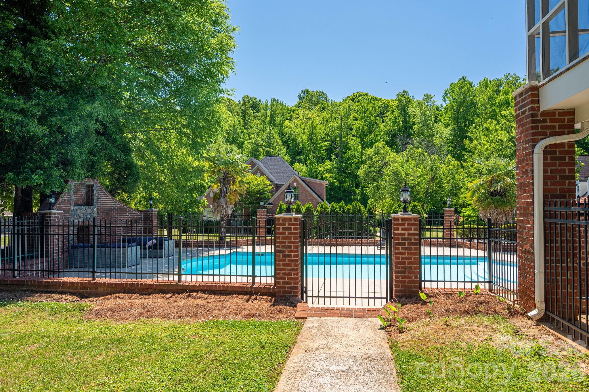 Pinsto Forest - Residential