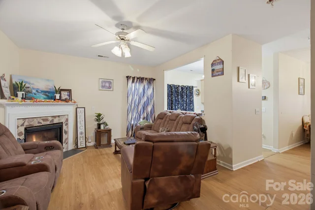 1523 Beaufort Court, photo 5 of 29