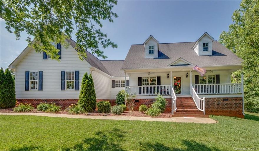 Fabulous home in desired Grace Ridge neighborhood! Spacious open concept w split bedroom floorplan. Beautiful hardwood floors throughout main living area! Kit features granite counters w breakfast bar & SS appliances. Home has separate formal dining room as well as  a quaint table area. MBed has lots of windows, door that leads to the deck & huge walk-in closet. Large MBath w separate shower & garden tub. Surround Sound in living room.  Fabulous rocking chair front porch with ceiling fans!