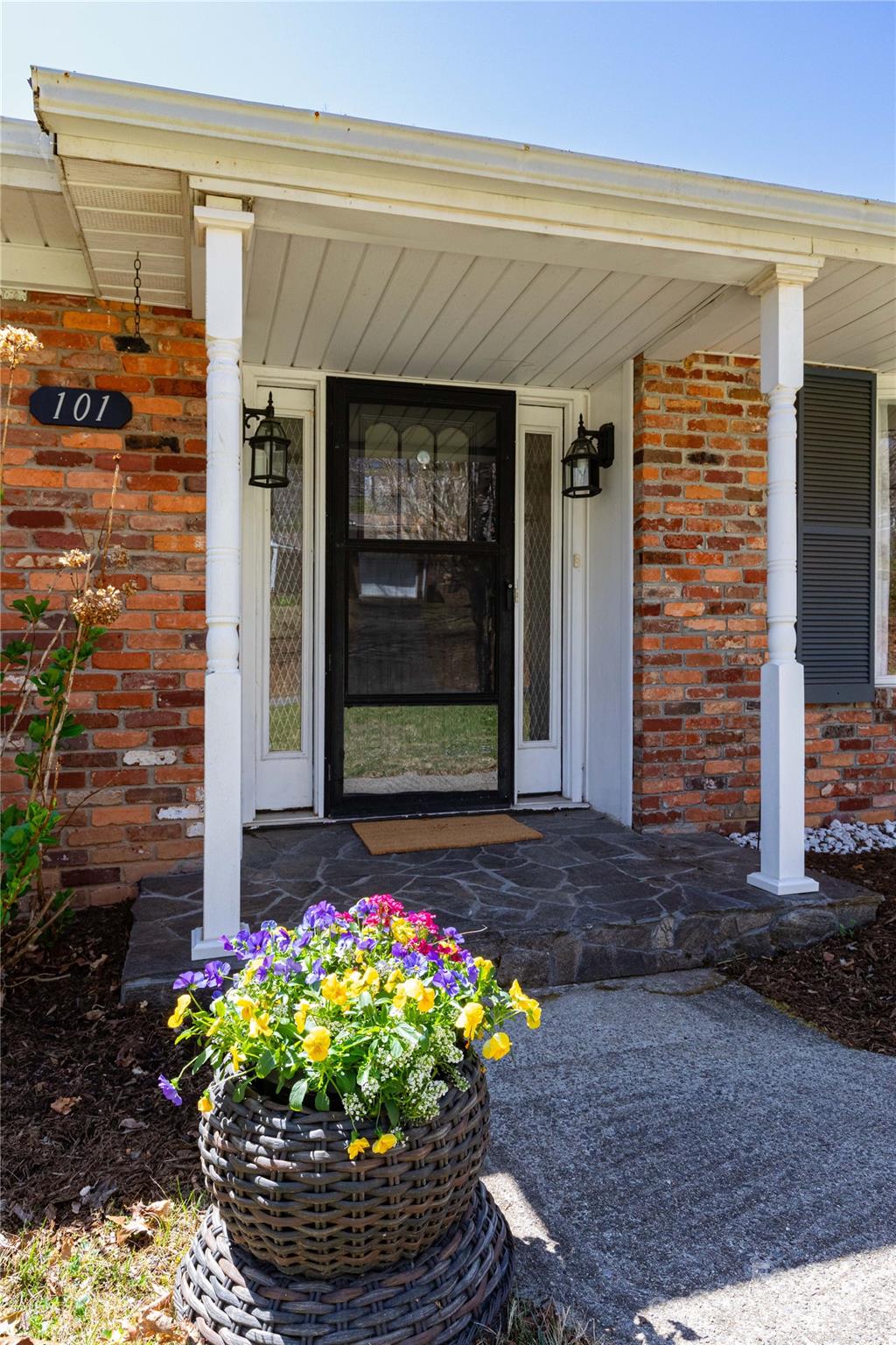 101 Jeanie Avenue