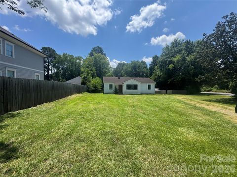 Photo of 5410 Closeburn Road, Charlotte, NC 28210 (MLS # 4402283)