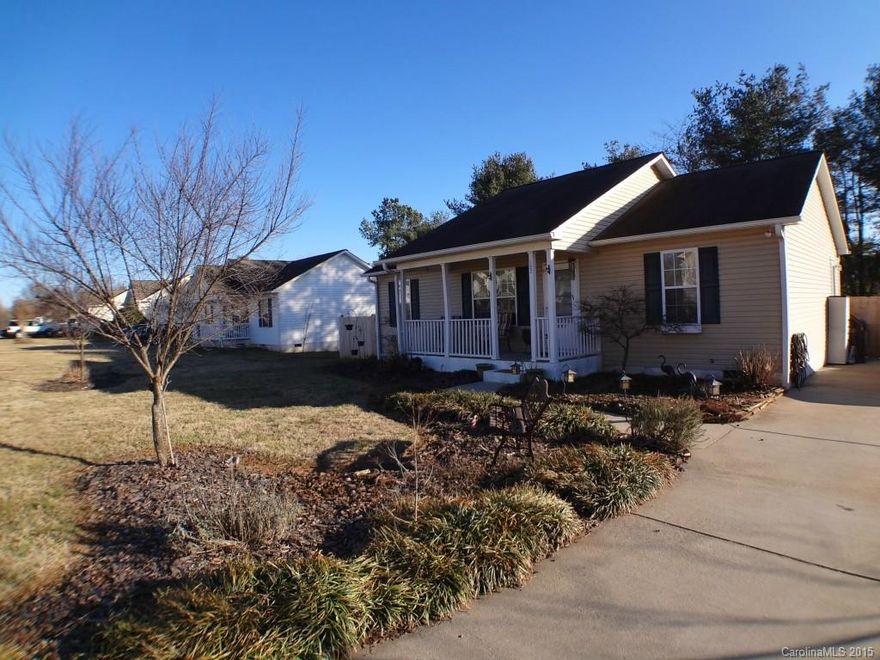 Cute starter home in a quiet neighborhood minutes from 77, 40 and Lake Norman State Park. New carpet in bedrooms and laminate floors in living room and dining area.