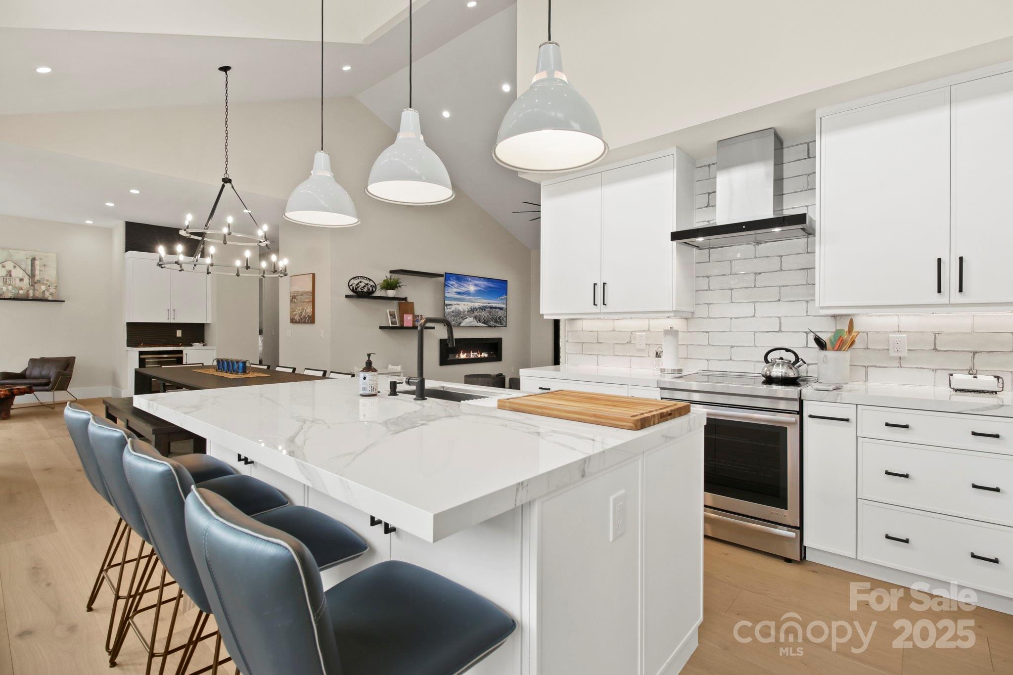 Boone, North Carolina 28607, United States, 4 Bedrooms Bedrooms, ,4 BathroomsBathrooms,Residential,Active,56061