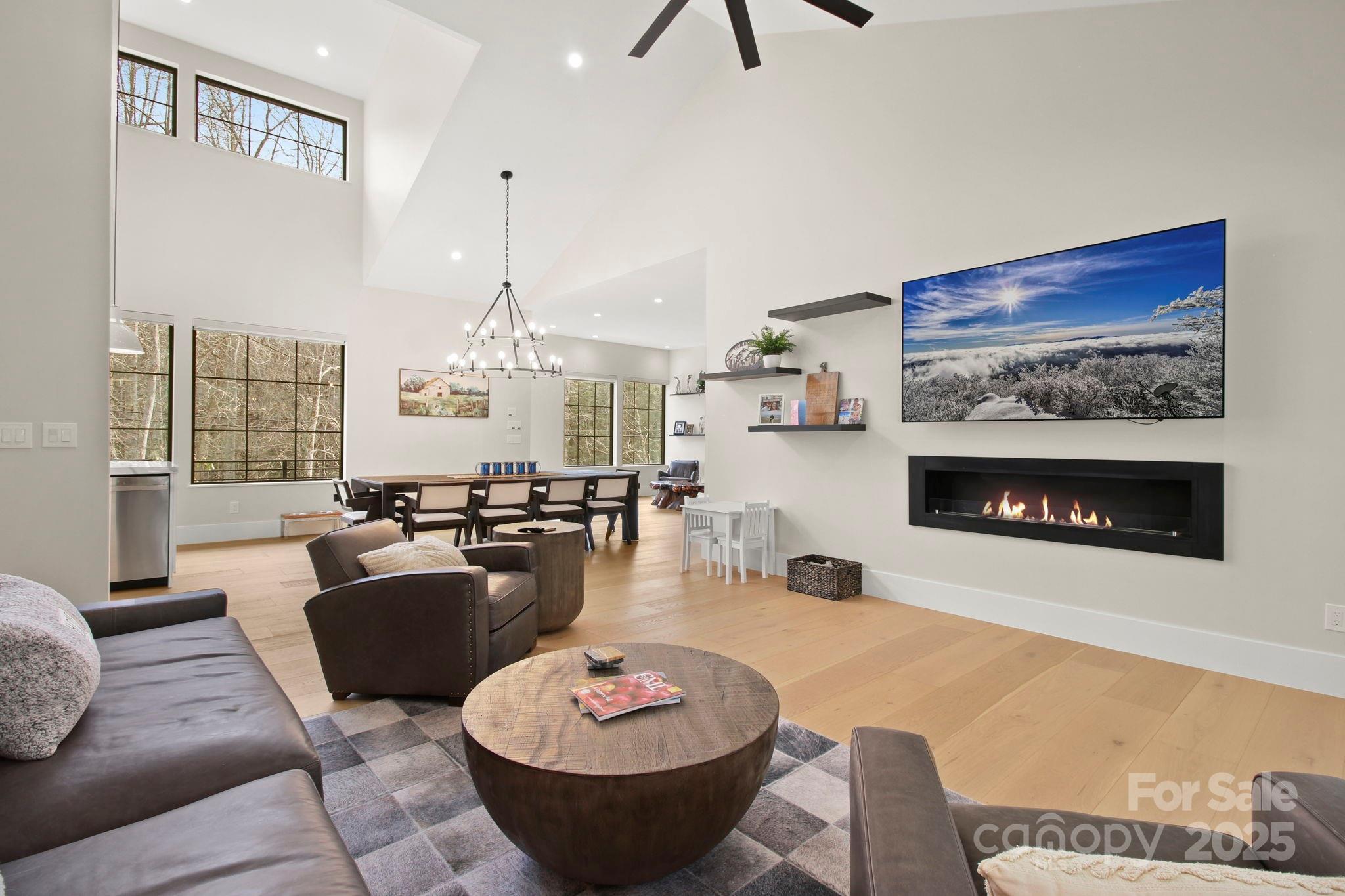 Boone, North Carolina 28607, United States, 4 Bedrooms Bedrooms, ,4 BathroomsBathrooms,Residential,Active,56061