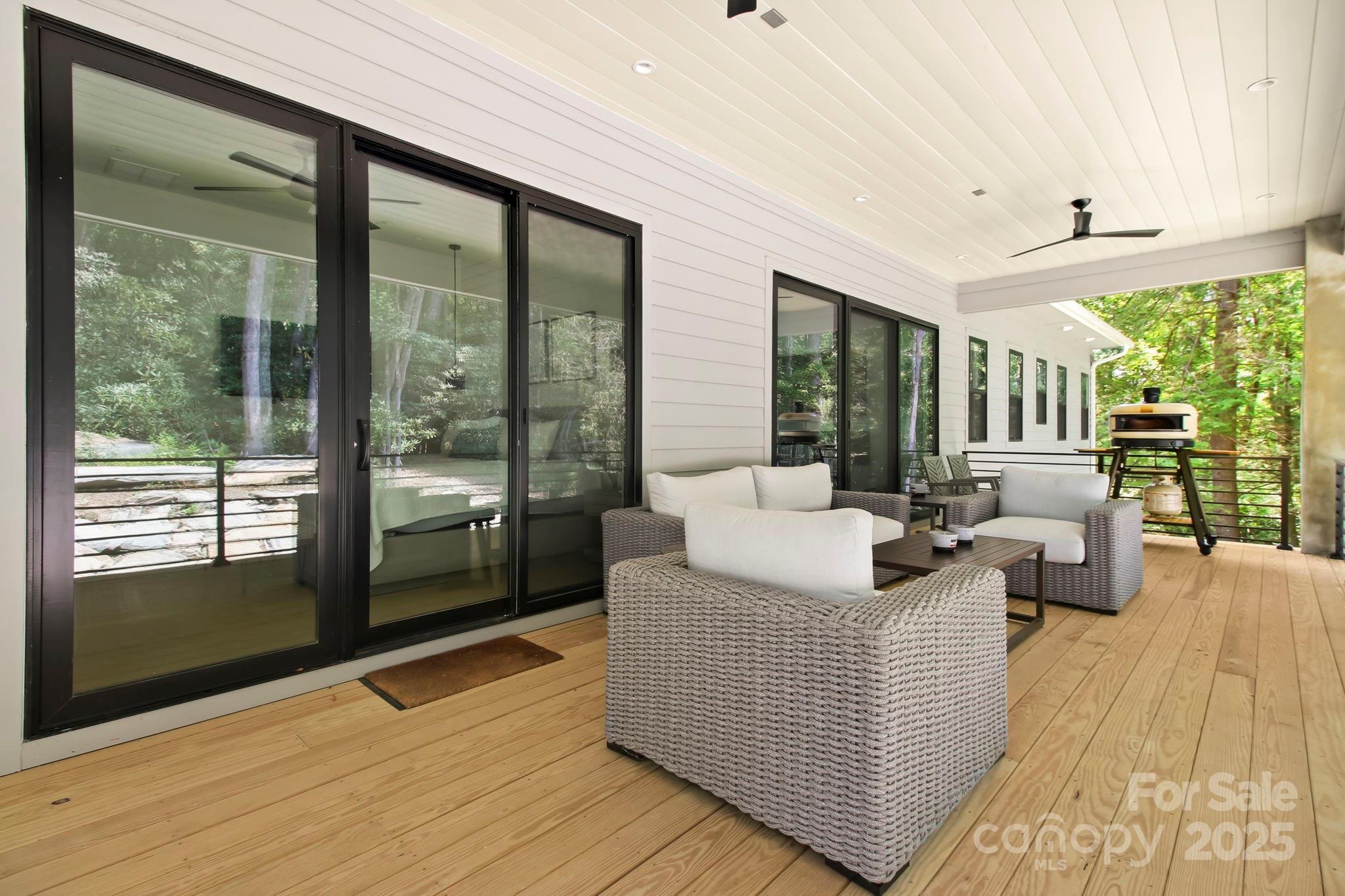 Boone, North Carolina 28607, United States, 4 Bedrooms Bedrooms, ,4 BathroomsBathrooms,Residential,Active,56061