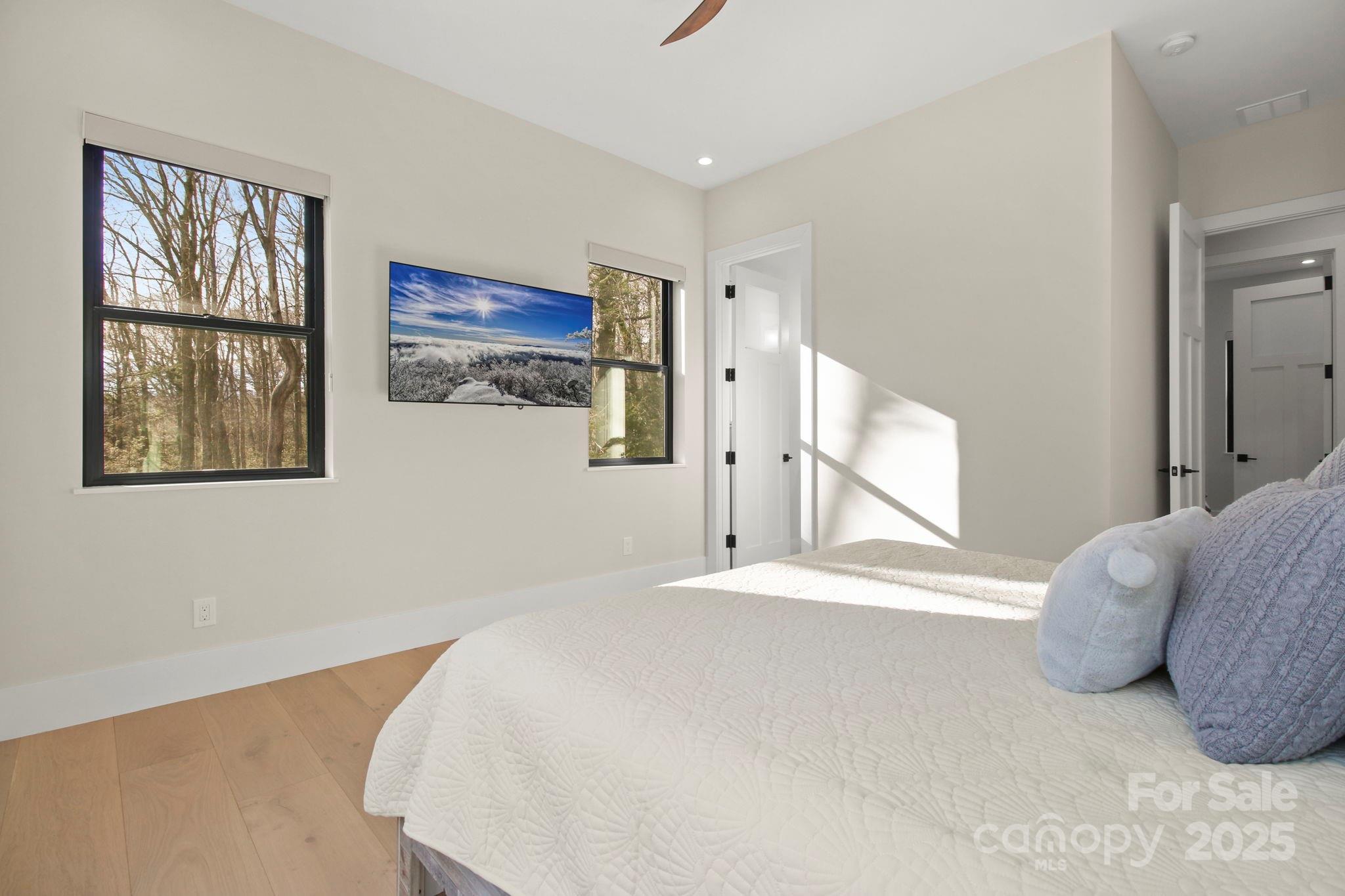 Boone, North Carolina 28607, United States, 4 Bedrooms Bedrooms, ,4 BathroomsBathrooms,Residential,Active,56061