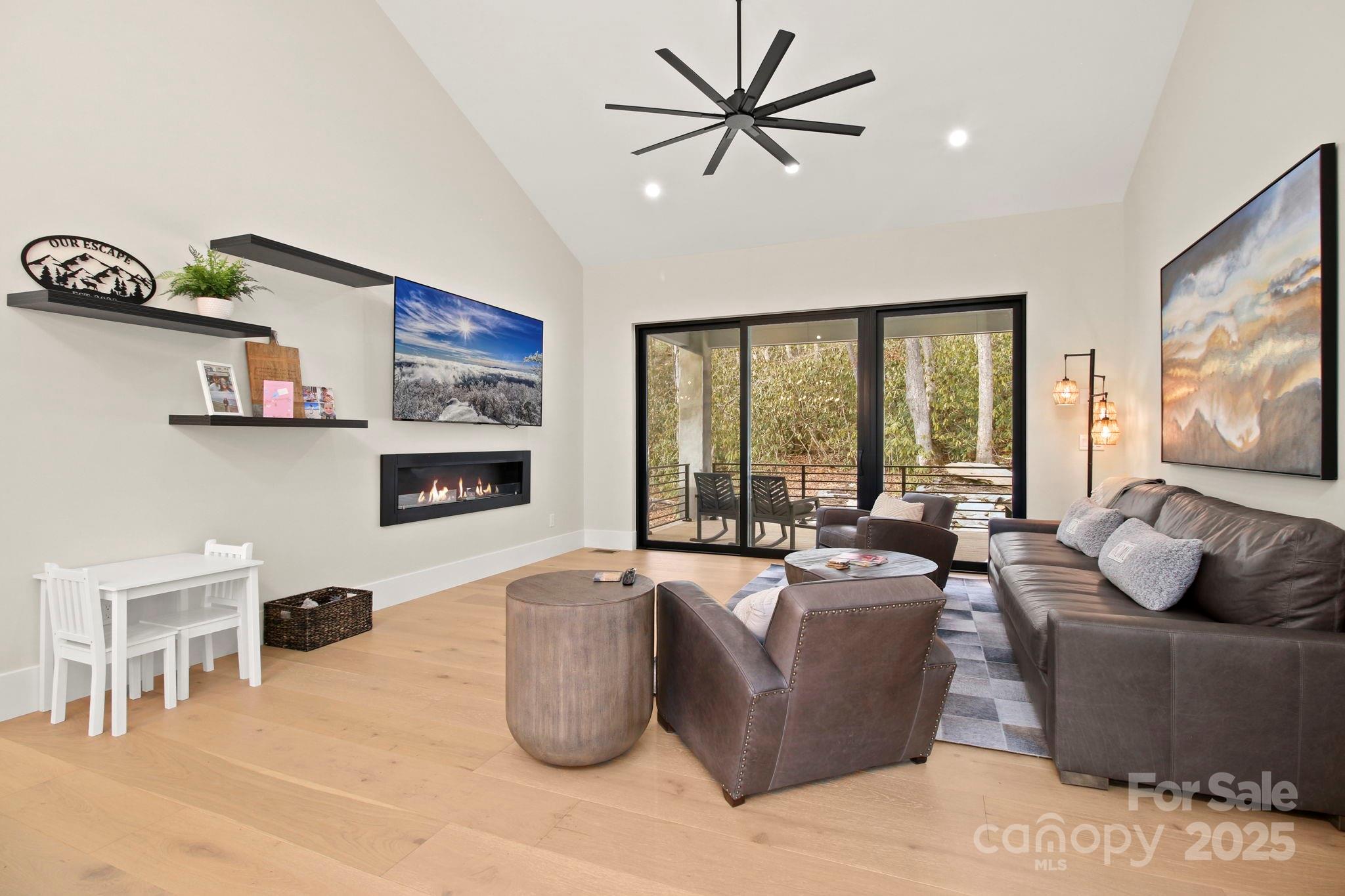 Boone, North Carolina 28607, United States, 4 Bedrooms Bedrooms, ,4 BathroomsBathrooms,Residential,Active,56061