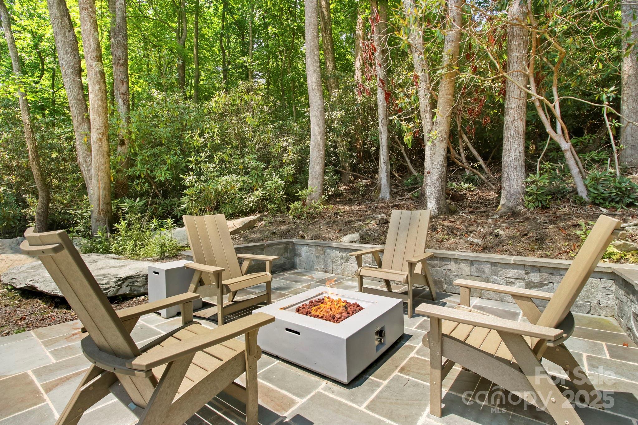 Boone, North Carolina 28607, United States, 4 Bedrooms Bedrooms, ,4 BathroomsBathrooms,Residential,Active,56061