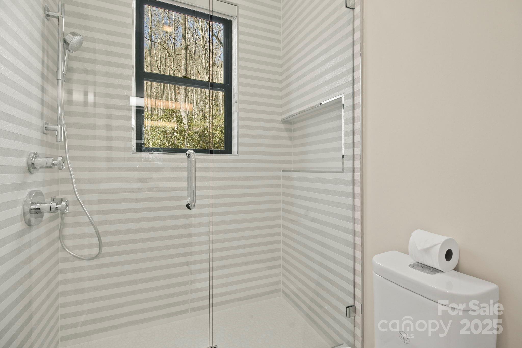 Boone, North Carolina 28607, United States, 4 Bedrooms Bedrooms, ,4 BathroomsBathrooms,Residential,Active,56061