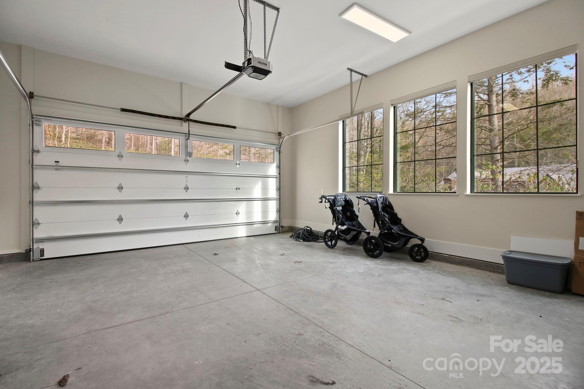 Boone, North Carolina 28607, United States, 4 Bedrooms Bedrooms, ,4 BathroomsBathrooms,Residential,Active,56061