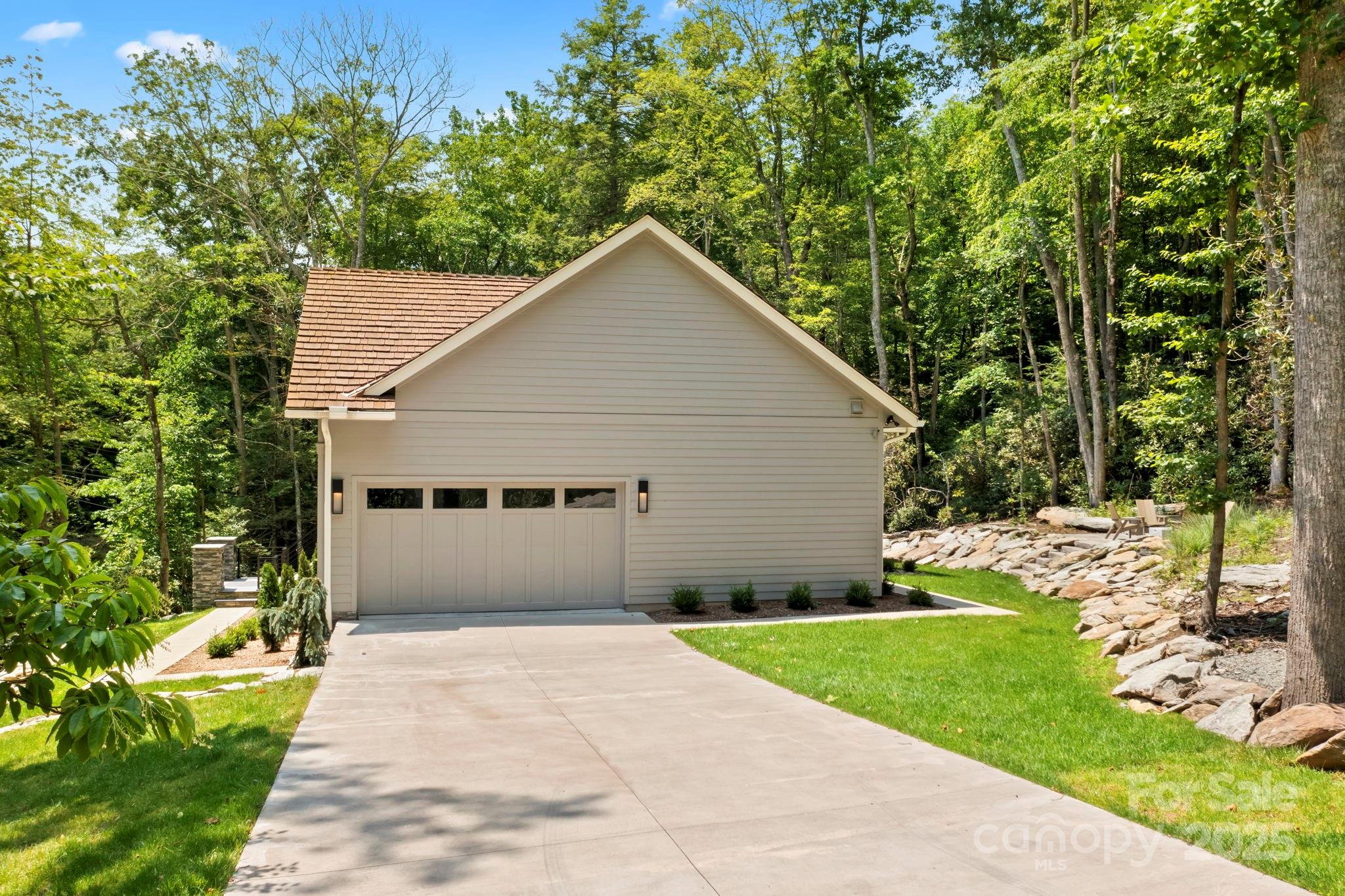Boone, North Carolina 28607, United States, 4 Bedrooms Bedrooms, ,4 BathroomsBathrooms,Residential,Active,56061