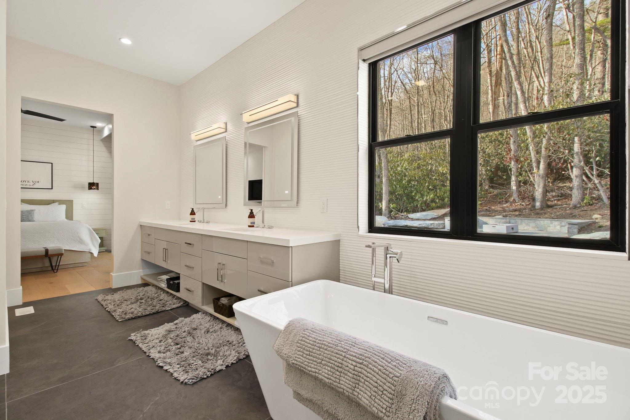 Boone, North Carolina 28607, United States, 4 Bedrooms Bedrooms, ,4 BathroomsBathrooms,Residential,Active,56061