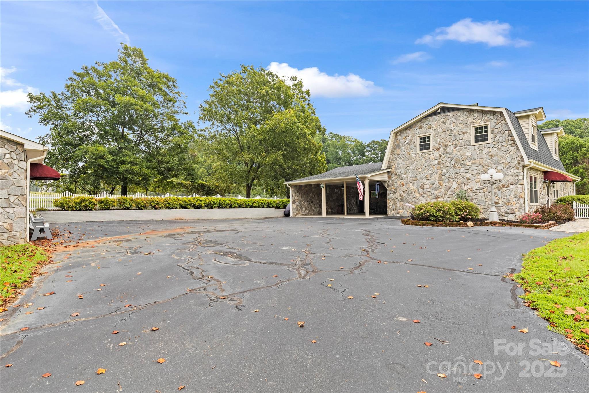 239 GOLF COURSE Road