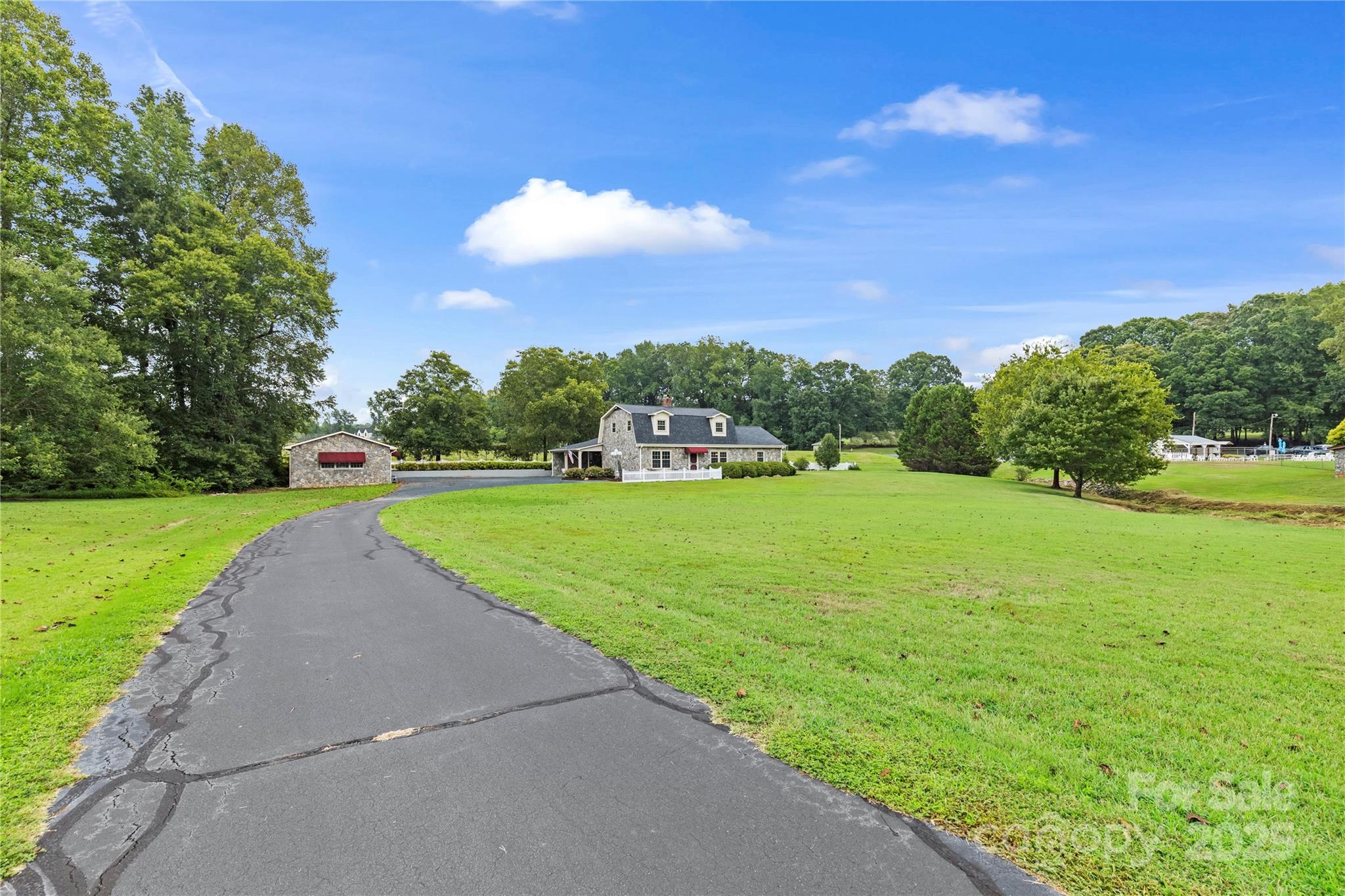 239 GOLF COURSE Road