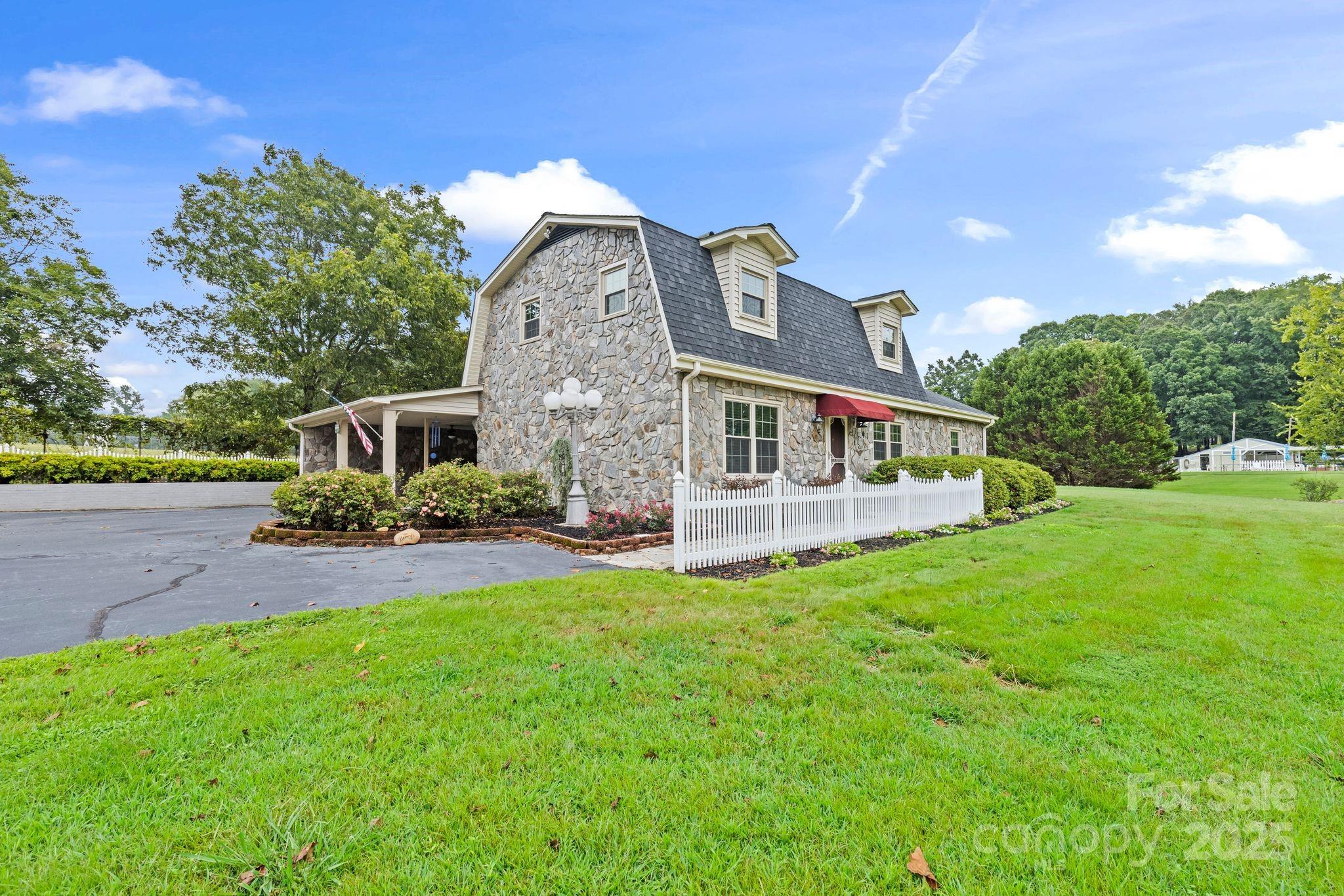 239 GOLF COURSE Road