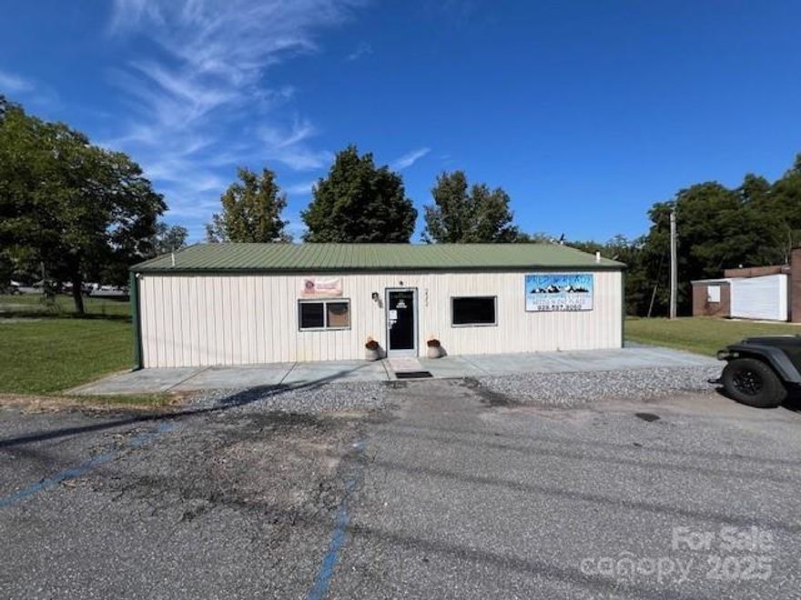 Discover the potential of this 1,200 sq. ft. metal building, perfectly situated on a high-visibility corner lot in the heart of Hildebran, NC. Built in 2003, this property offers a robust and adaptable space ideal for a range of uses.  Fully air conditioned and 1x bathroom.