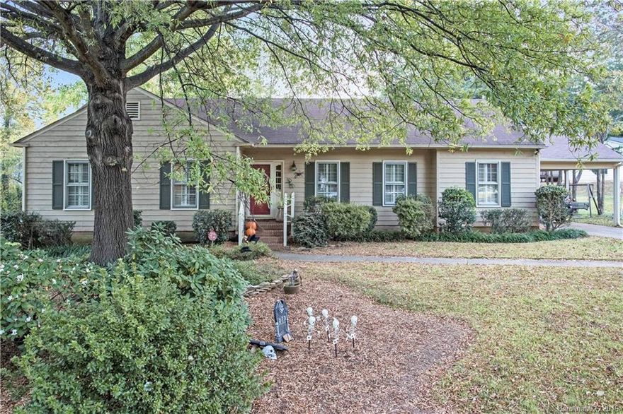 Cute as a button meticulously maintained ranch in Beverly Woods! Gorgeous hardwood floors throughout, updated kitchen w/granite, backsplash, SS appliances,sizable bedrooms w/ tons of closet space. Formal DR, large living room.Huge family room off kitchen opens to spacious deck overlooking large level lot on quiet street. Workshop is wired and ready for your next project! Close to Harris Y, Southpark shopping, dining and top schools! Inviting front yard w/large shade tree perfect for a swing!