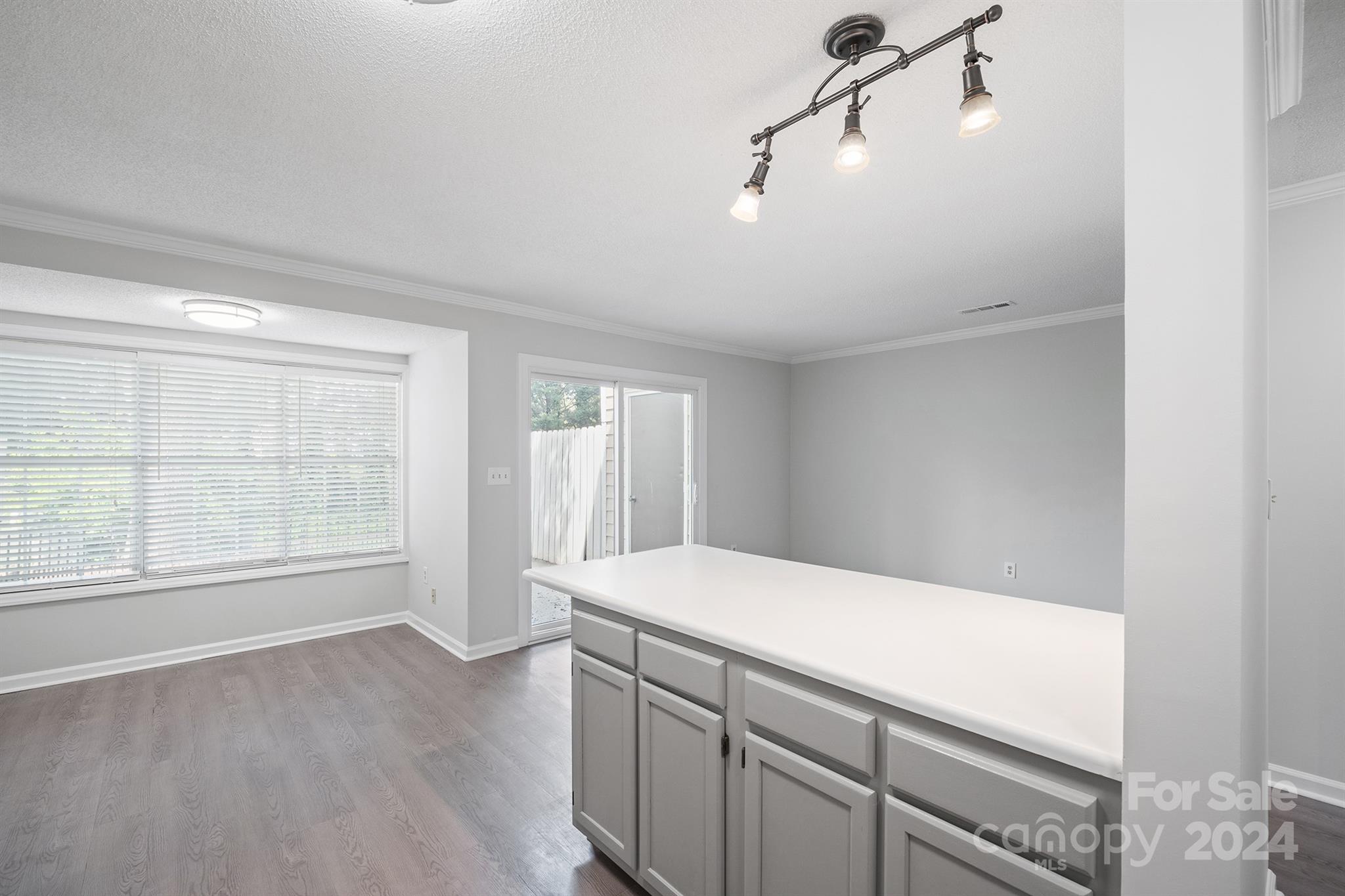 Manor Lake - Residential