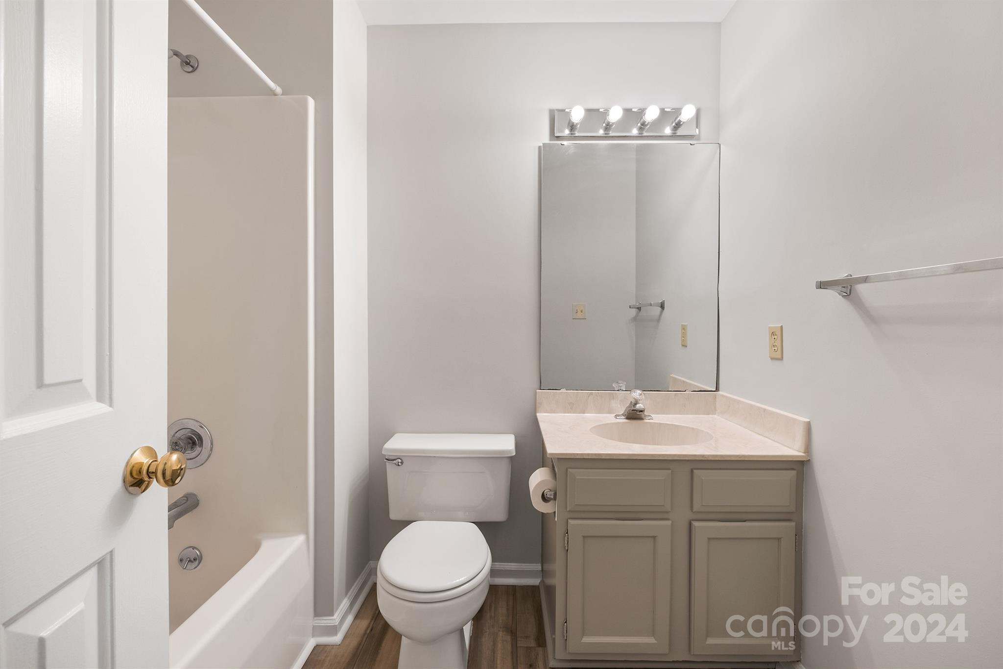 Manor Lake - Residential