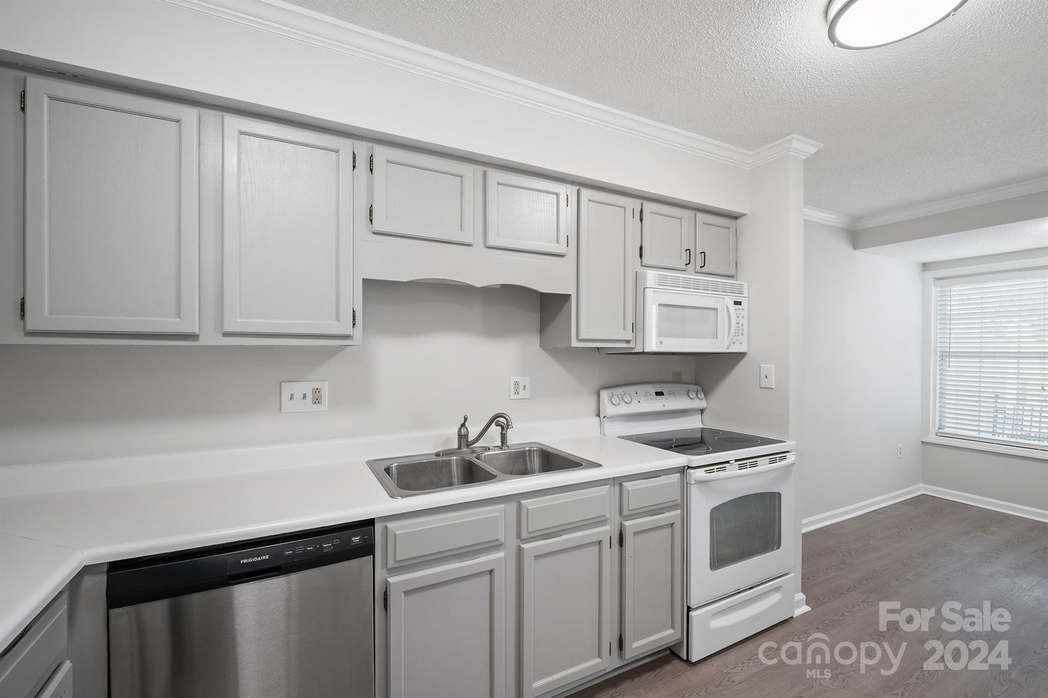 Manor Lake - Residential