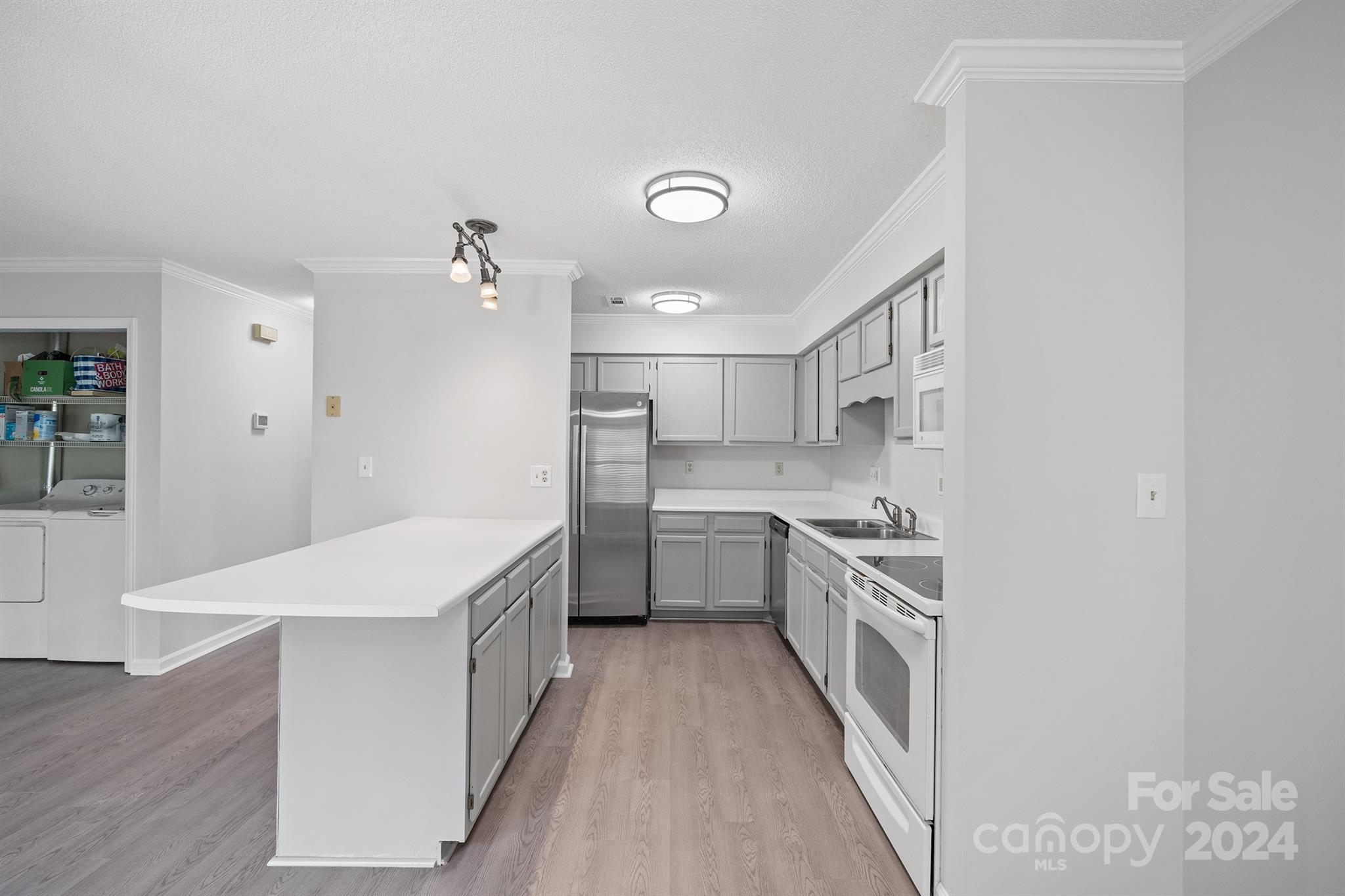 Manor Lake - Residential