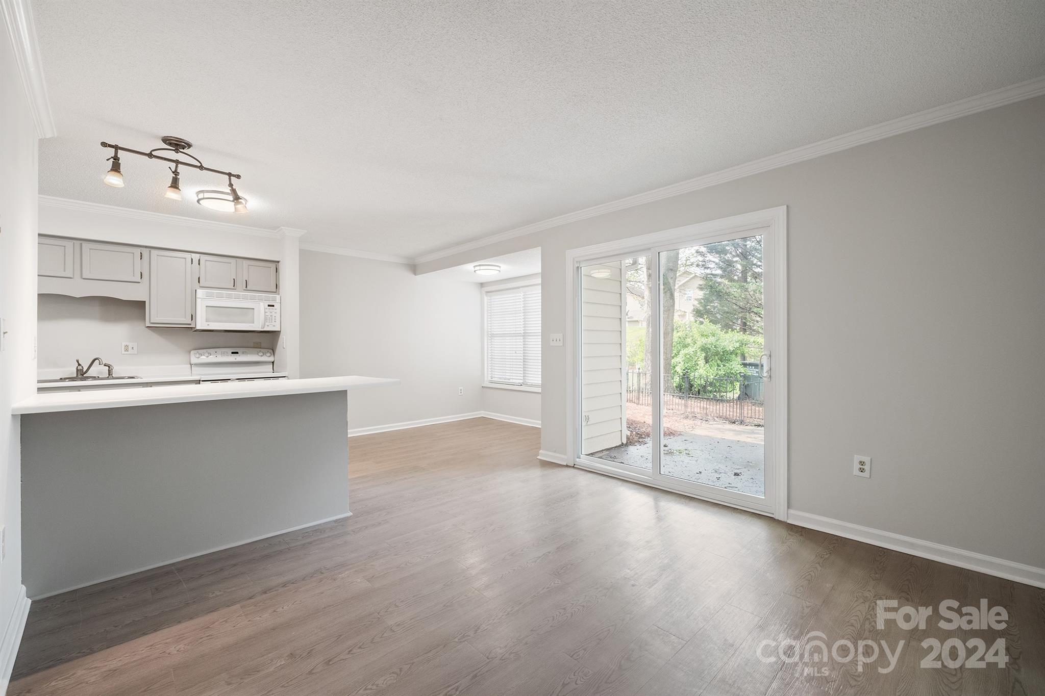 Manor Lake - Residential