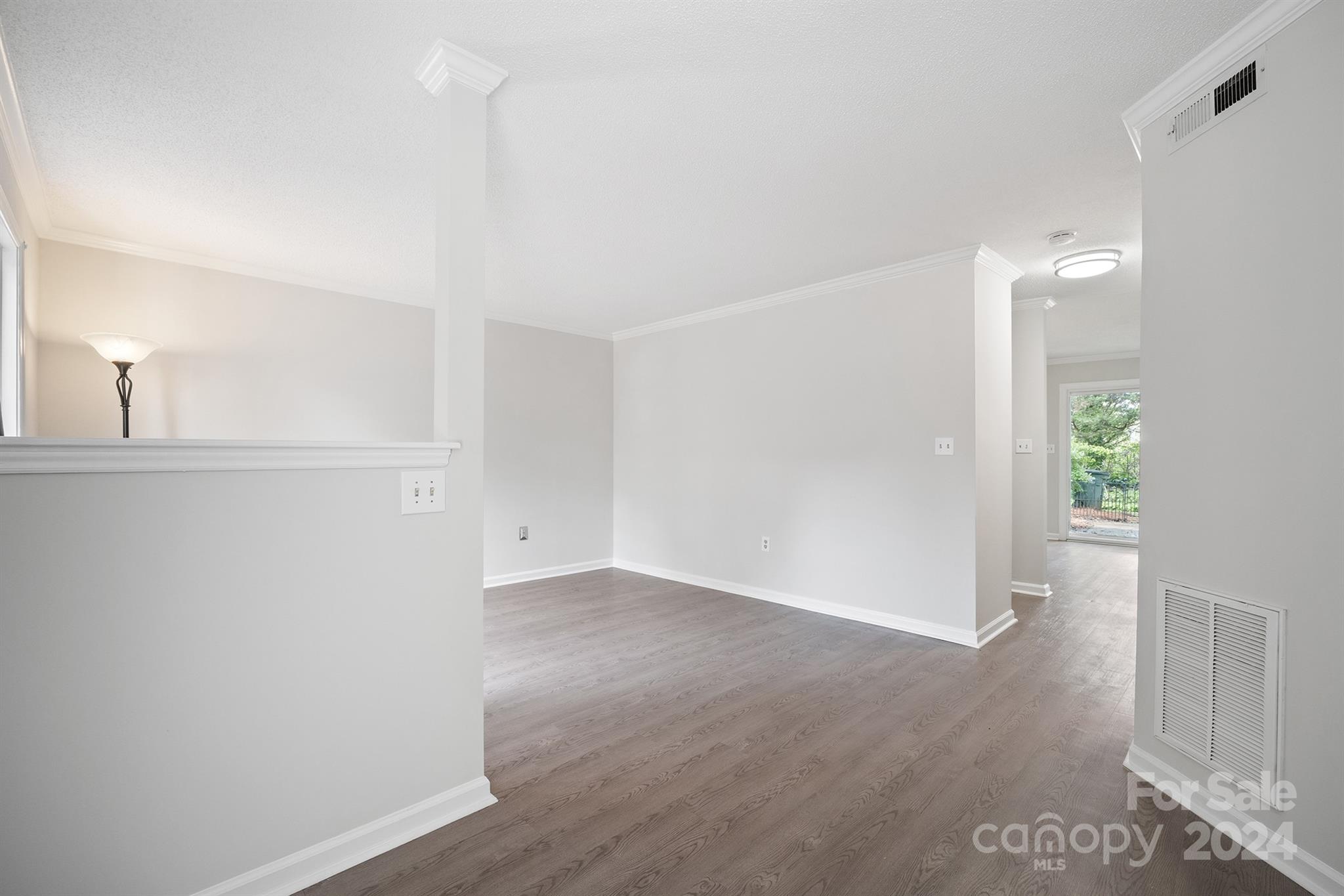 Manor Lake - Residential