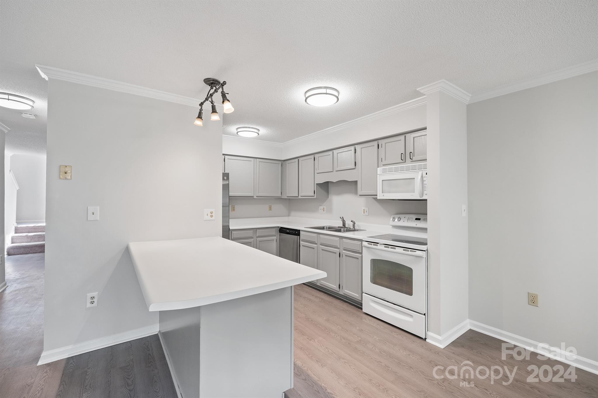 Manor Lake - Residential