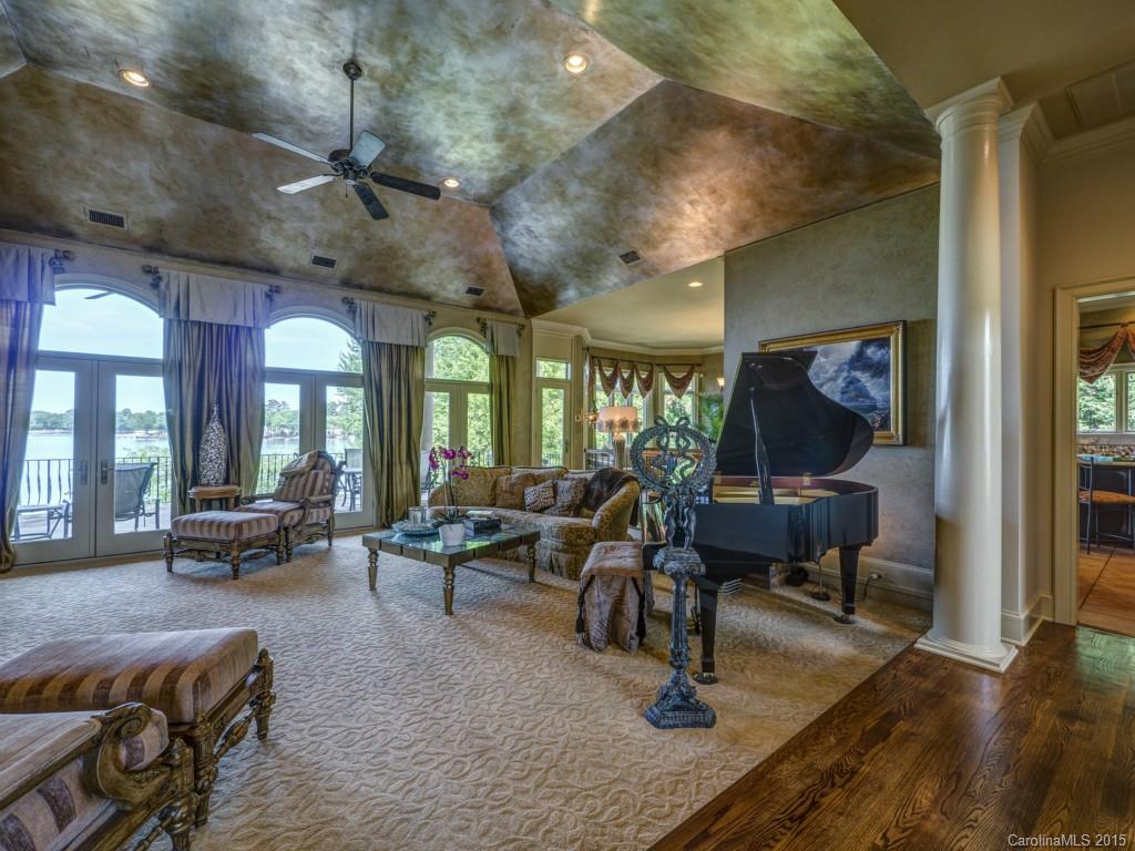 The Peninsula - Residential