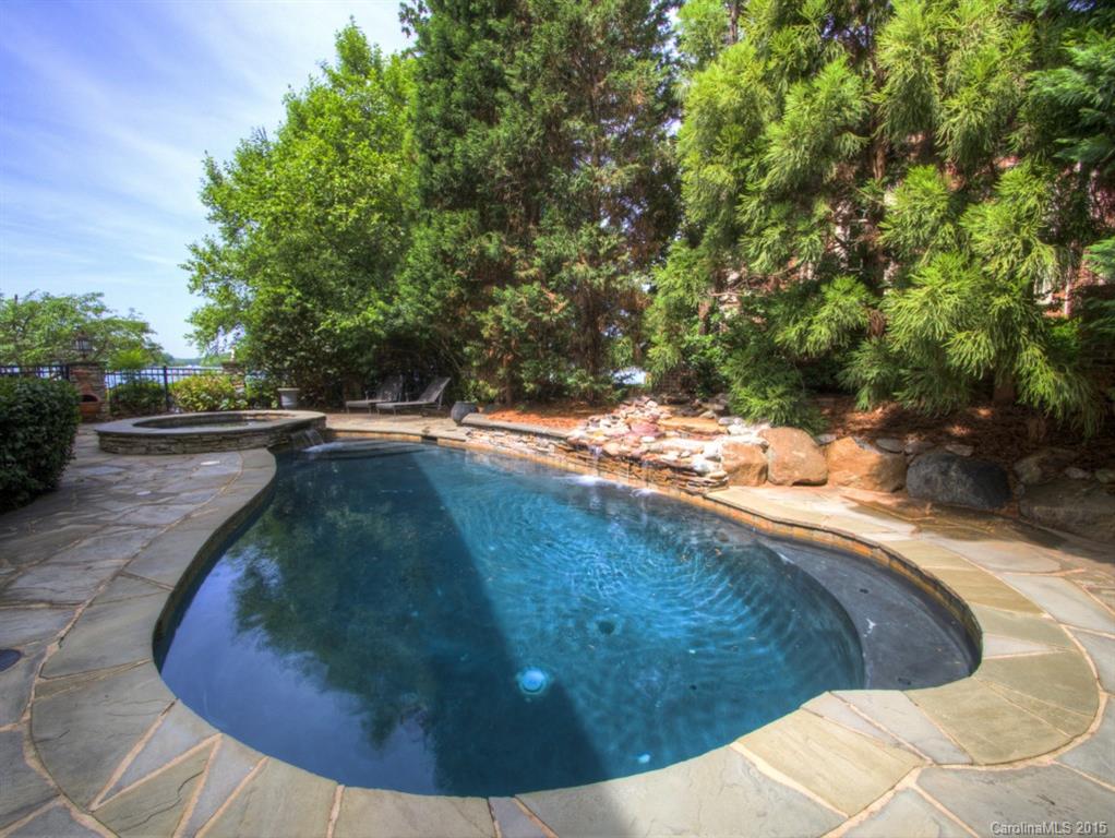 The Peninsula - Residential