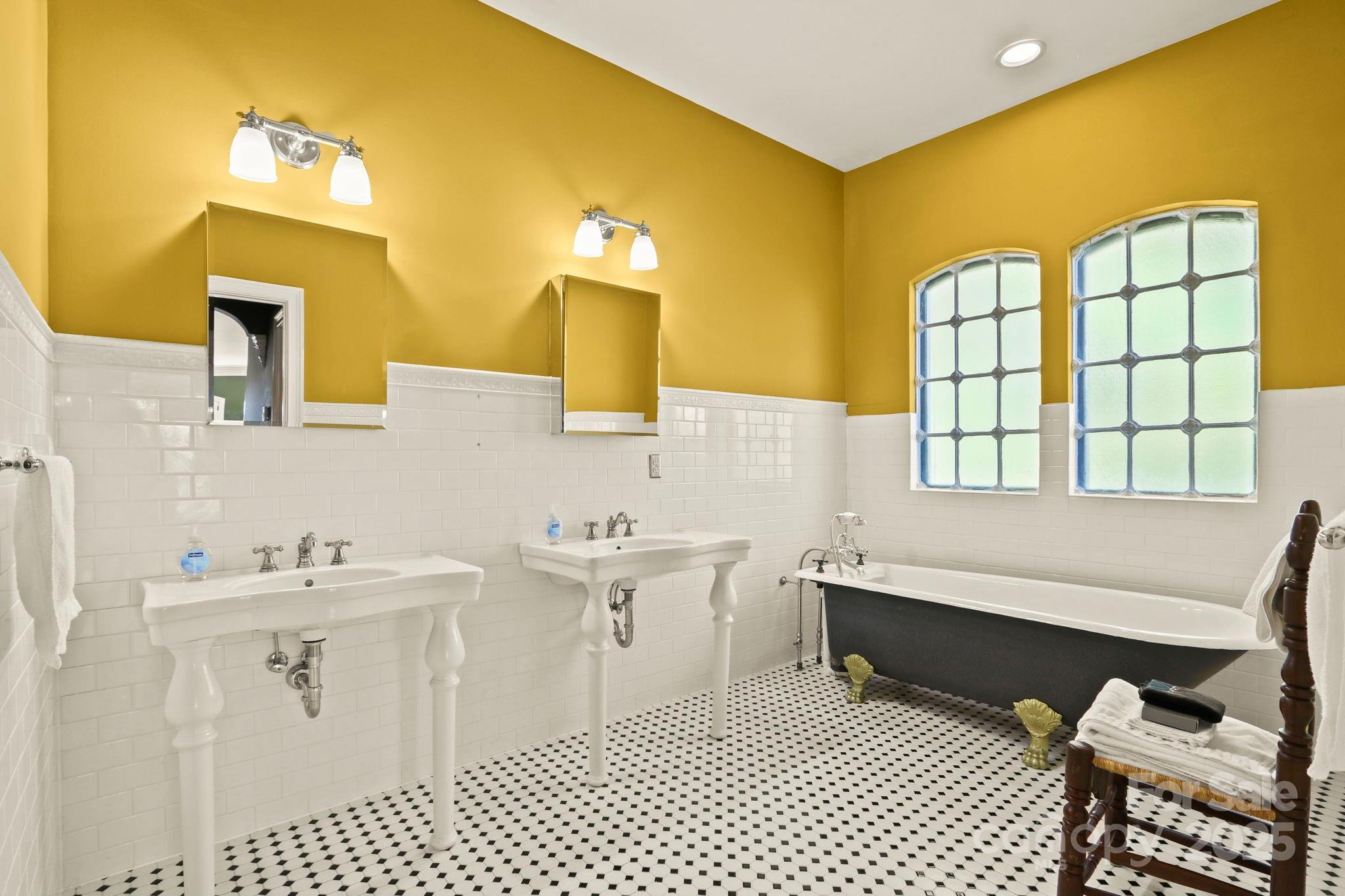 Banner Elk, North Carolina 28604, United States, 6 Bedrooms Bedrooms, ,6 BathroomsBathrooms,Residential,Active,247658