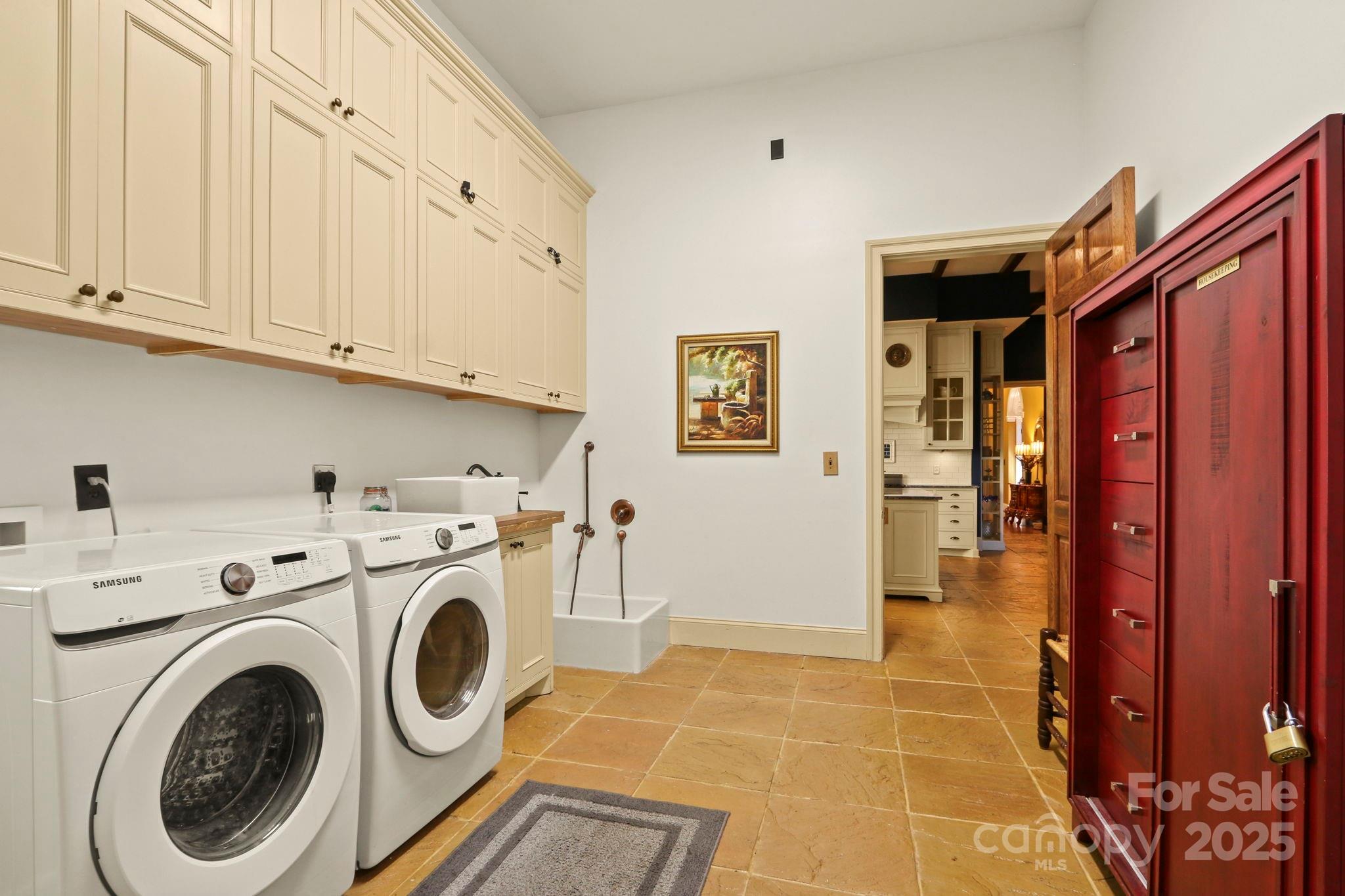 Banner Elk, North Carolina 28604, United States, 6 Bedrooms Bedrooms, ,6 BathroomsBathrooms,Residential,Active,247658