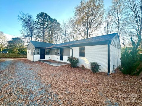 Photo of 3340/3342/3344/3346 Washburn Avenue, Charlotte, NC 28205 (MLS # 4325703)