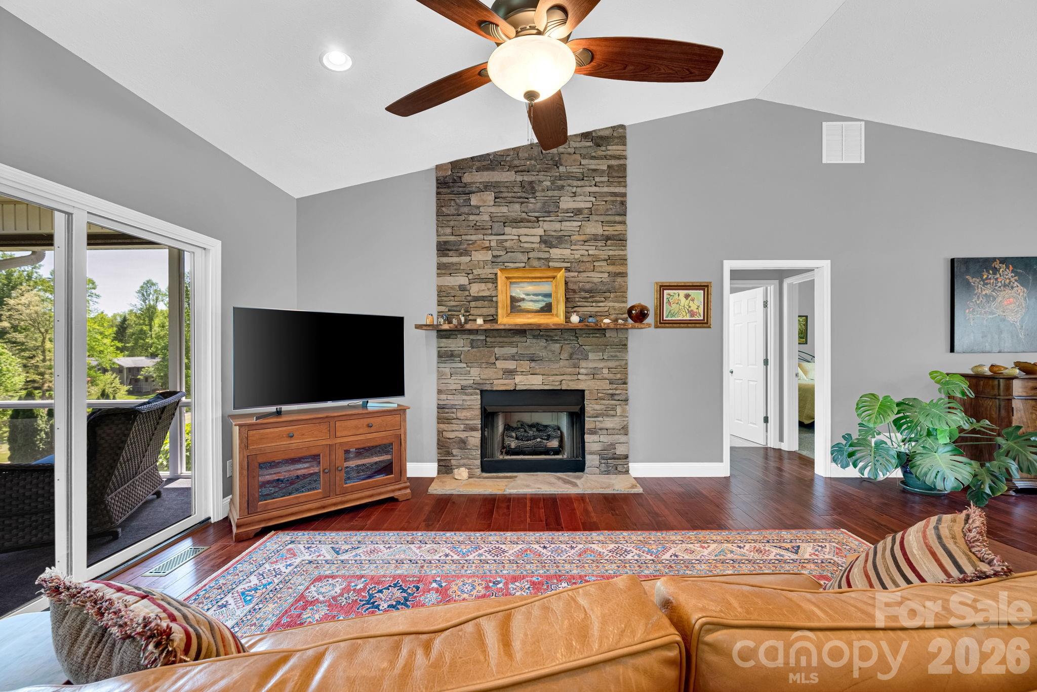 108 Fairway Knoll Drive