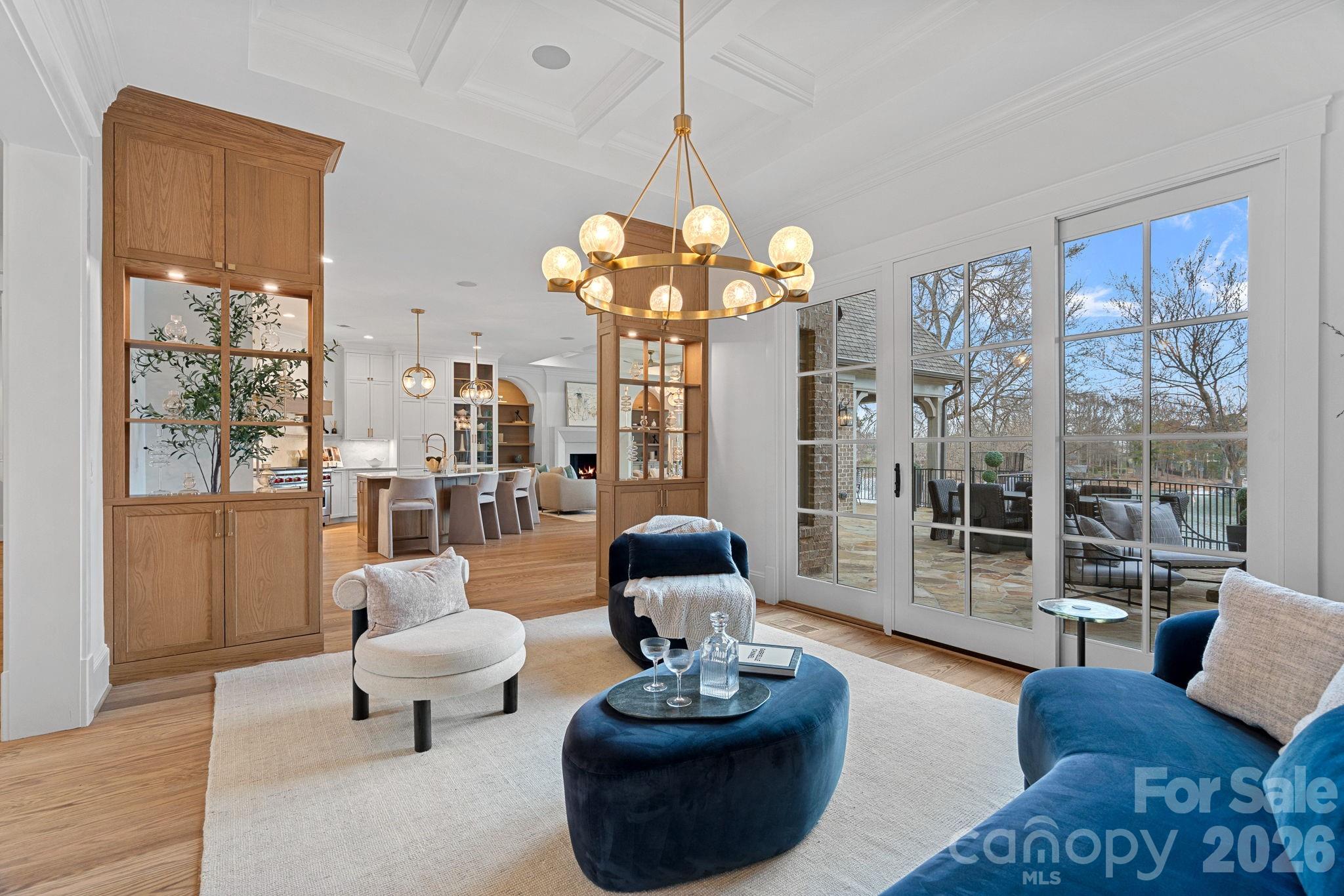 101 S Longfellow Lane